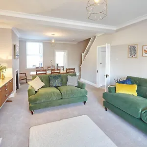  Holiday home Host & - Randolph House