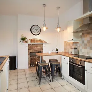  Holiday home Host & - Windsor